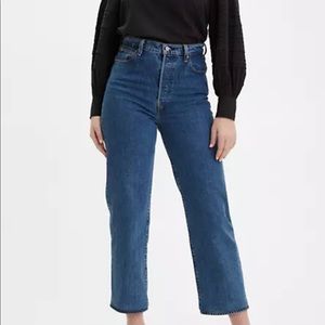 Levi’s Ribcage Straight Ankle Jeans. Women’s size 25